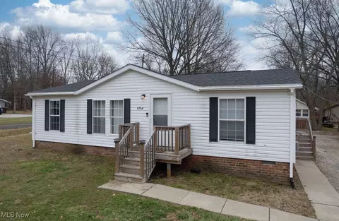 6764 Sumner Rd, Ravenna, OH 44266