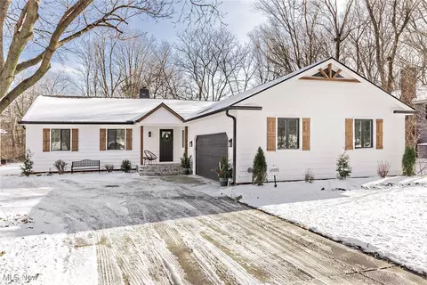 1823 Som Center Rd, Gates Mills, OH 44040