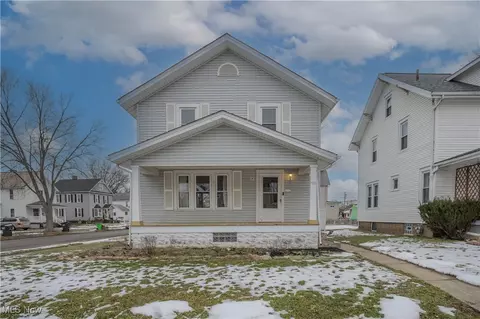 819 Race St, Dover, OH 44622