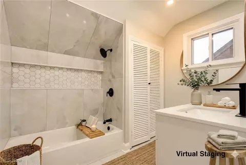 Bath - 19331 Ormiston Ave, Euclid, OH 44119 photo 2 of 8