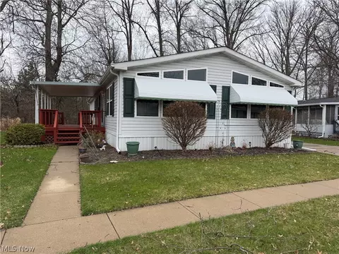 73 Periwinkle Dr, Olmsted Twp, OH 44138