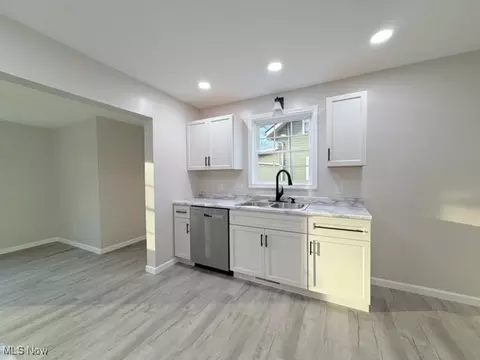 312 E 21st St, Dover, OH 44622 photo 6