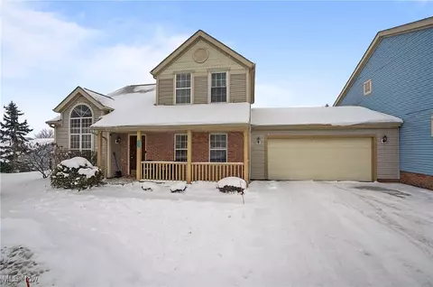 8690 Foxwood Cir, Macedonia, OH 44056