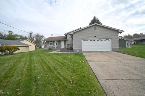 5560 Madrid Dr, Austintown, OH 44515