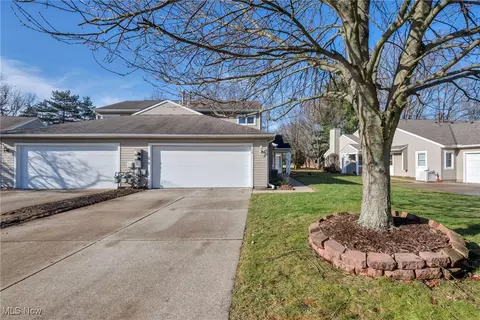 160 Marian Ln #6A, Berea, OH 44017