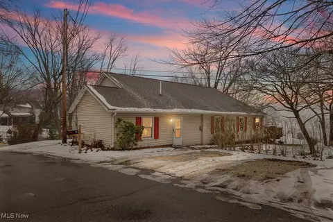 81 Cherry Dr NW, North Canton, OH 44720