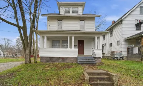 225 Cranz Pl, Akron, OH 44310