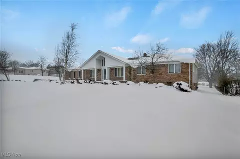 2775 Oakview Cir, Broadview Heights, OH 44147