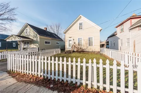 3326 W 61 St, Cleveland, OH 44102