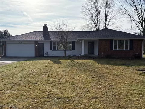 4135 Leavitt Dr NW, Warren, OH 44485