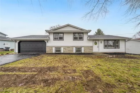 3375 Darbyshire Dr, Canfield, OH 44406
