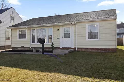 3325 Commonwealth Dr, Parma, OH 44134