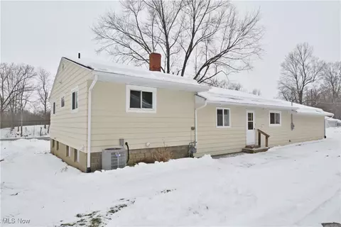 7636 Walnut Dr, Chippewa Lake, OH 44215