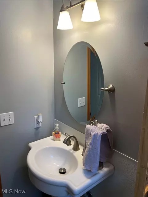 Bath - 418 Carol Ln, Elyria, OH 44035 photo 2 of 3