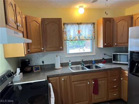 Kitchen - 418 Carol Ln, Elyria, OH 44035 photo 1 of 2