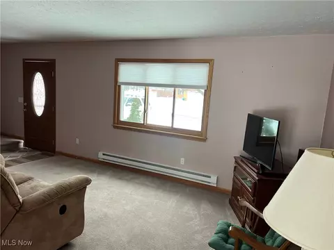 Living - 418 Carol Ln, Elyria, OH 44035 photo 3 of 3