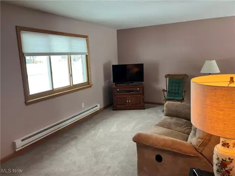 Living - 418 Carol Ln, Elyria, OH 44035 photo 2 of 3