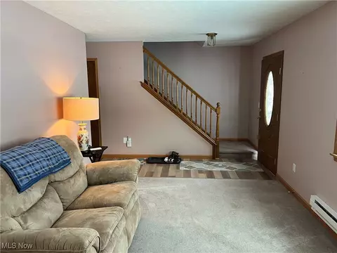 Living - 418 Carol Ln, Elyria, OH 44035 photo 1 of 3