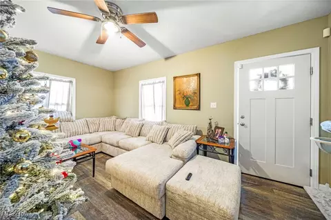 Entry Way - 3024 Latimer Ave, Ashtabula, OH 44004 photo 1 of 2