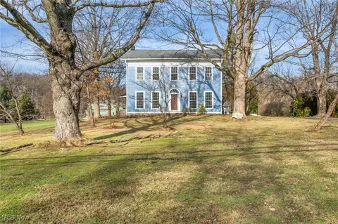8055 Euclid Chardon Rd, Kirtland, OH 44094