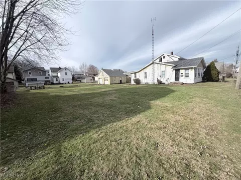 817 Halter Ct NW, Canton, OH 44708