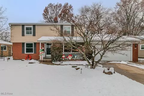 8012 Fenway Dr, Parma, OH 44129