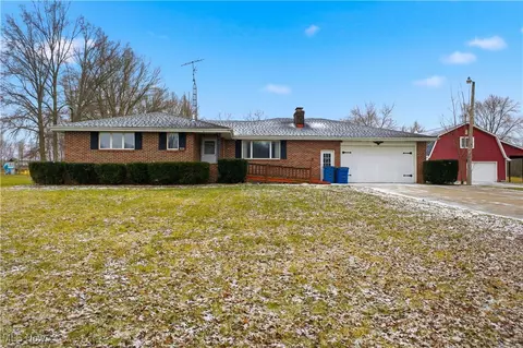 5253 Palmyra Rd SW, Lordstown, OH 44481
