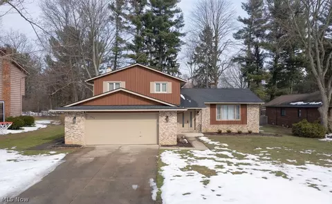 32957 Springside Ln, Solon, OH 44139