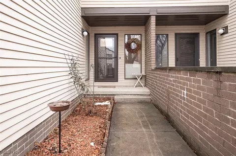 533 Towns Ln #122, Cleveland, OH 44143
