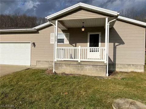 2216 Hilliard Dr, Midvale, OH 44653