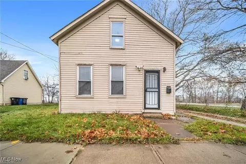 3220 E 48th St, Cleveland, OH 44127