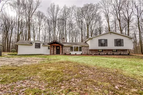 17460 Trillium Dr, Chagrin Falls, OH 44023