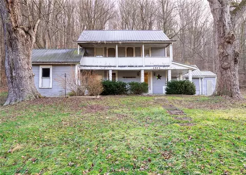 1573 Barnhill Rd SE, New Philadelphia, OH 44663