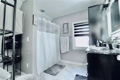 Bath - 1122 West Ave, Elyria, OH 44035 photo 2 of 4