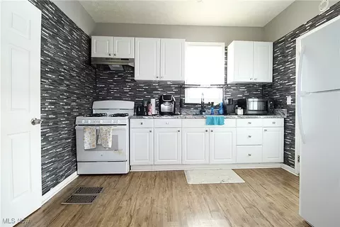 Kitchen - 1122 West Ave, Elyria, OH 44035 photo 1 of 3