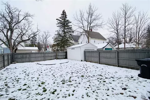 Exterior - 1122 West Ave, Elyria, OH 44035 photo 4 of 4