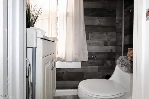 Bath - 1122 West Ave, Elyria, OH 44035 photo 1 of 4