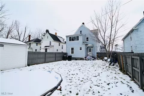 Exterior - 1122 West Ave, Elyria, OH 44035 photo 3 of 4