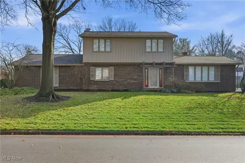 5610 Aspen Valley Ave NE, Canton, OH 44721