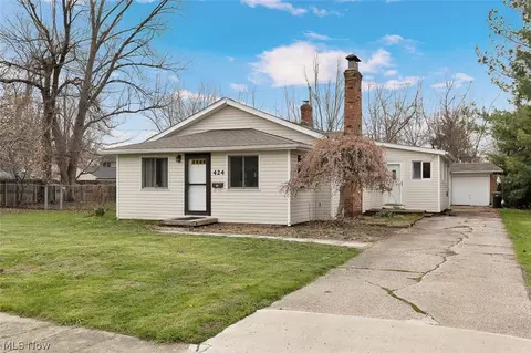 424 Woodstock Rd, Eastlake, OH 44095