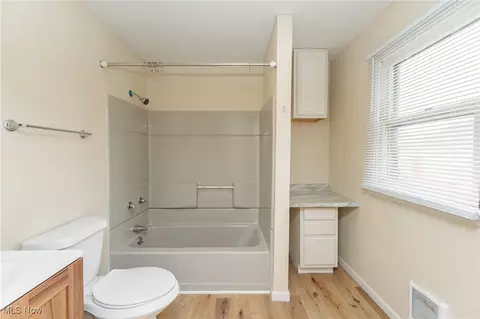 Bath - 2440 E 32nd St, Lorain, OH 44055 photo 6 of 6