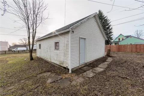 Exterior - 2440 E 32nd St, Lorain, OH 44055 photo 2 of 7