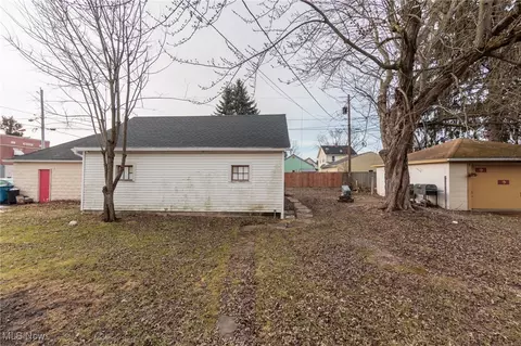 Exterior - 2440 E 32nd St, Lorain, OH 44055 photo 3 of 7