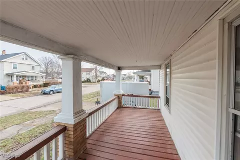 Exterior - 2440 E 32nd St, Lorain, OH 44055 photo 4 of 7