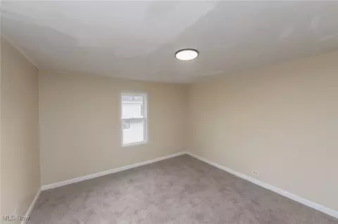 Bedroom - 2440 E 32nd St, Lorain, OH 44055 photo 5 of 11