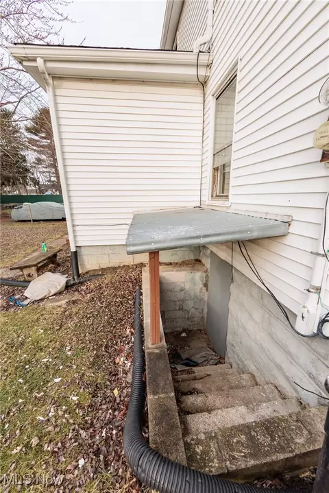 Exterior - 2440 E 32nd St, Lorain, OH 44055 photo 5 of 7