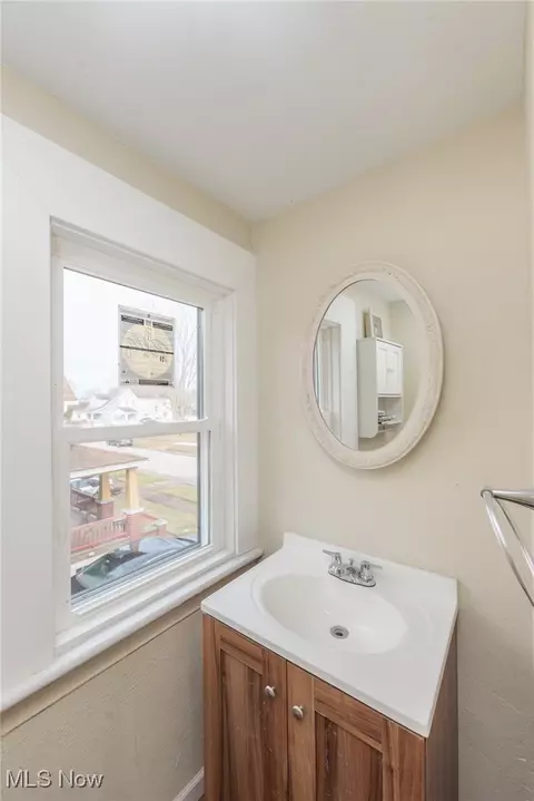 Bath - 2440 E 32nd St, Lorain, OH 44055 photo 4 of 6