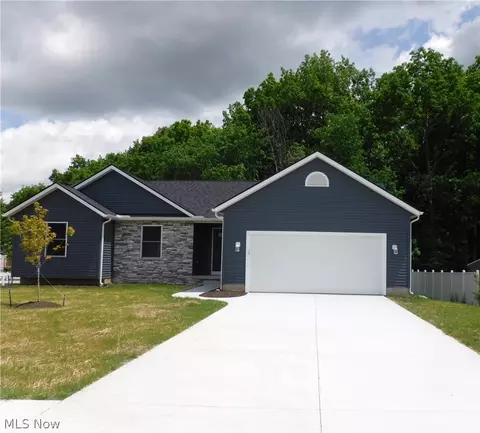 16298 Weathervane Dr, Middlefield, OH 44062