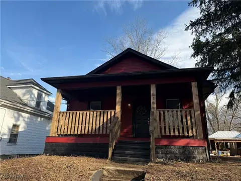 616 Spangler Dr, Zanesville, OH 43701
