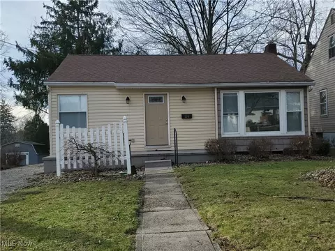 110 Eastholm Ave, Akron, OH 44312